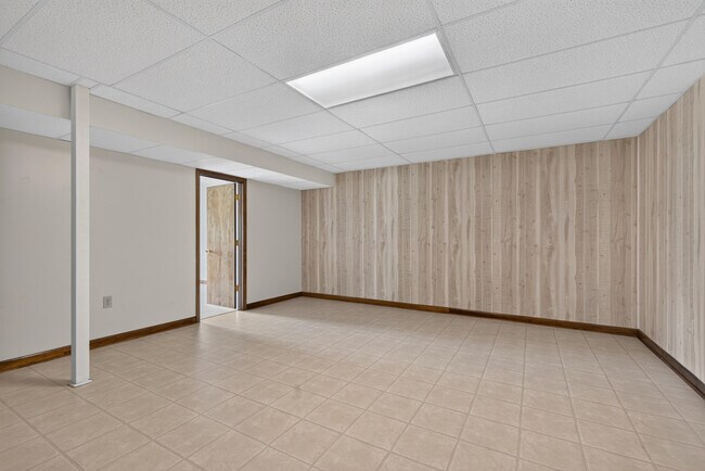 Building Photo - 133 Foxtail Dr