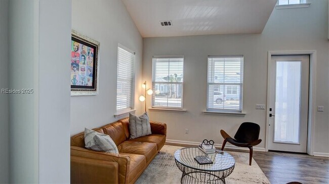 Building Photo - 1571 Shoreside Dr
