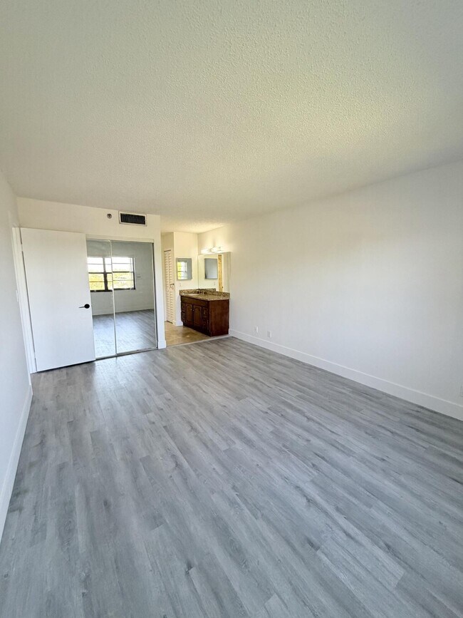 Building Photo - 9235 SW 8th St