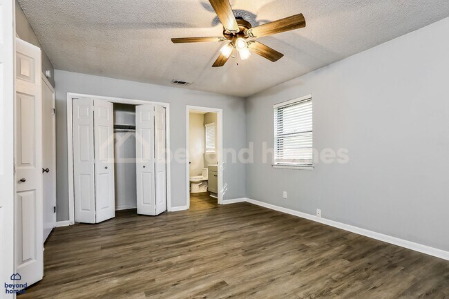 Building Photo - Beautifully Modernized Home with 3 bedroom / 2 full bath and 1,846 sq feet of space!
