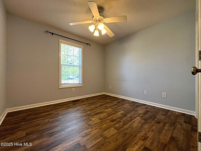 Building Photo - 205 Woodgreen Ln
