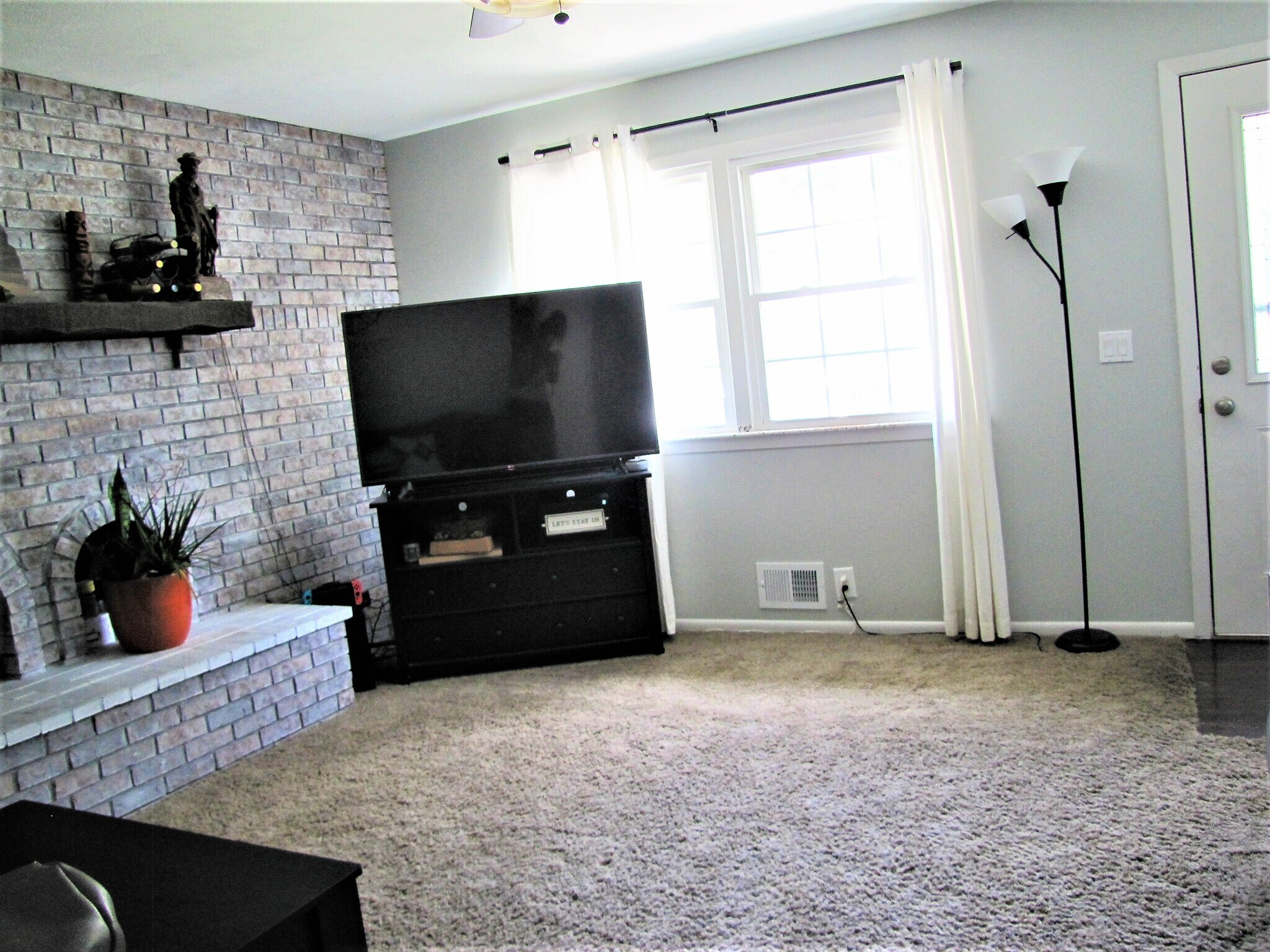 Upstairs Living Area - 7701 Grover St
