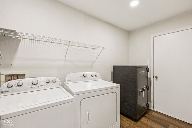 Building Photo - 954 Ginger Cir