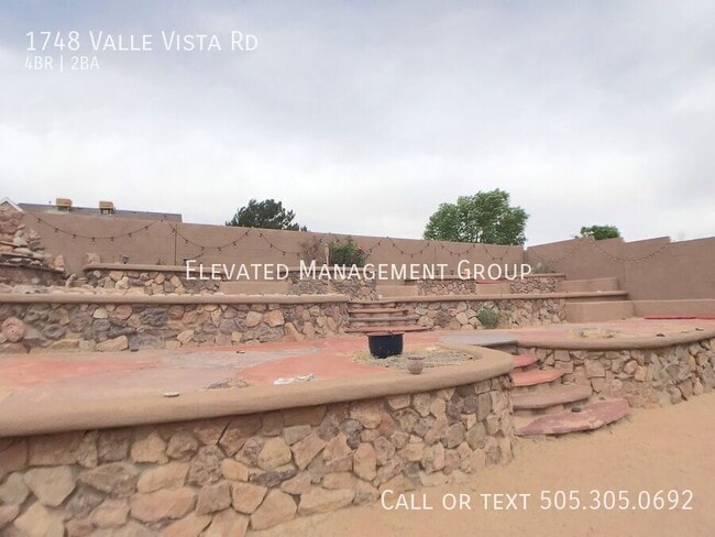 Building Photo - 1748 Valle Vista Rd NW