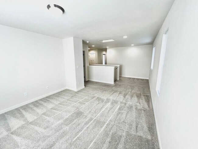 Building Photo - AVAILABLE NOW! 3BD 2.5 BATH TUMWATER LIVING