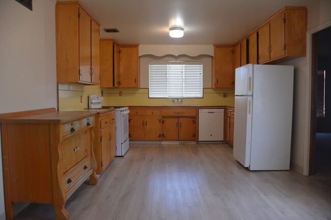 Building Photo - 3809 Lassen Dr