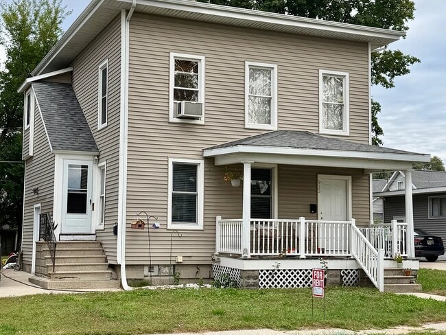 Building Photo - 913 Elliott Ave