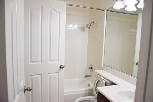 Building Photo - 8215 E White Oak Ridge