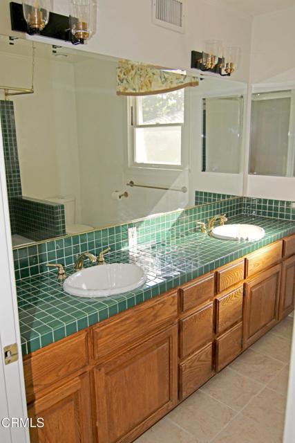 Building Photo - 4544 Hillard Ave