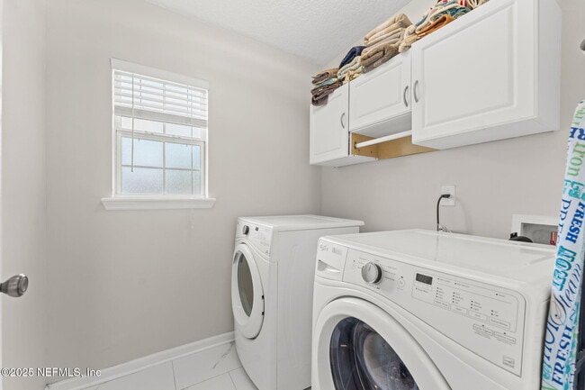Building Photo - 75309 Ravenwood Dr