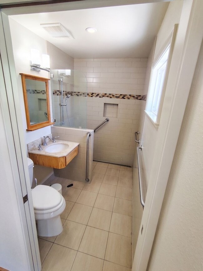 Building Photo - 8525 Bandon Dr