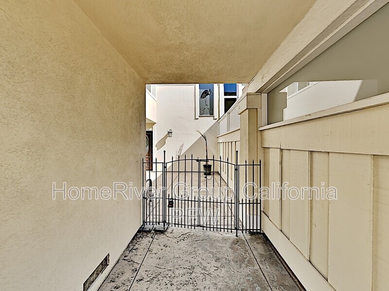 Building Photo - 2030 Kingsbridge Way