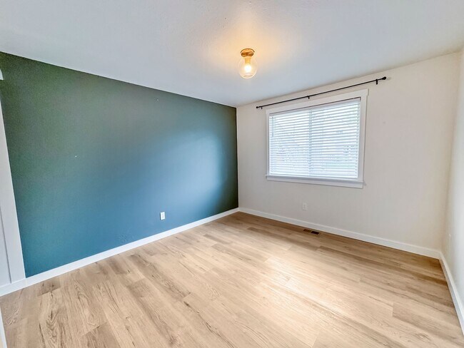 Building Photo - Immaculate Single-Level Home