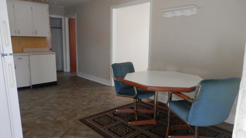 Building Photo - 403 W Market St