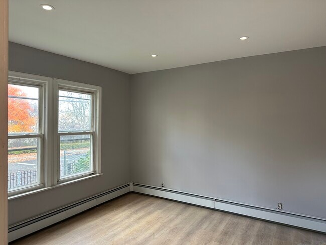 Building Photo - 89 Sargeant St