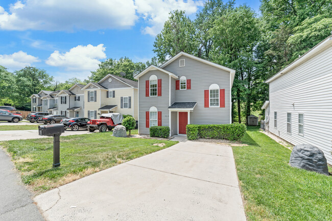 Building Photo - 8818 Sharonbrook Dr