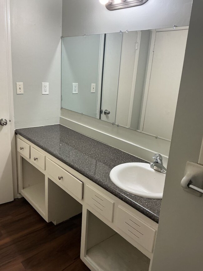 Building Photo - NOW AVAILABLE!  COME SEE ME!! CLAIM ME FIR...
