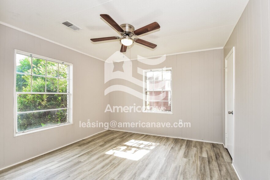 Building Photo - 926 Poplar St