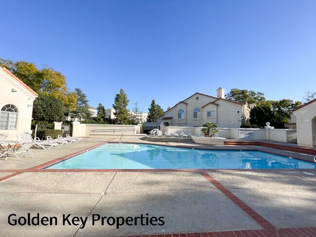 Building Photo - 2BR/1.5BA Condo in Charlemont in Vista! Cl...