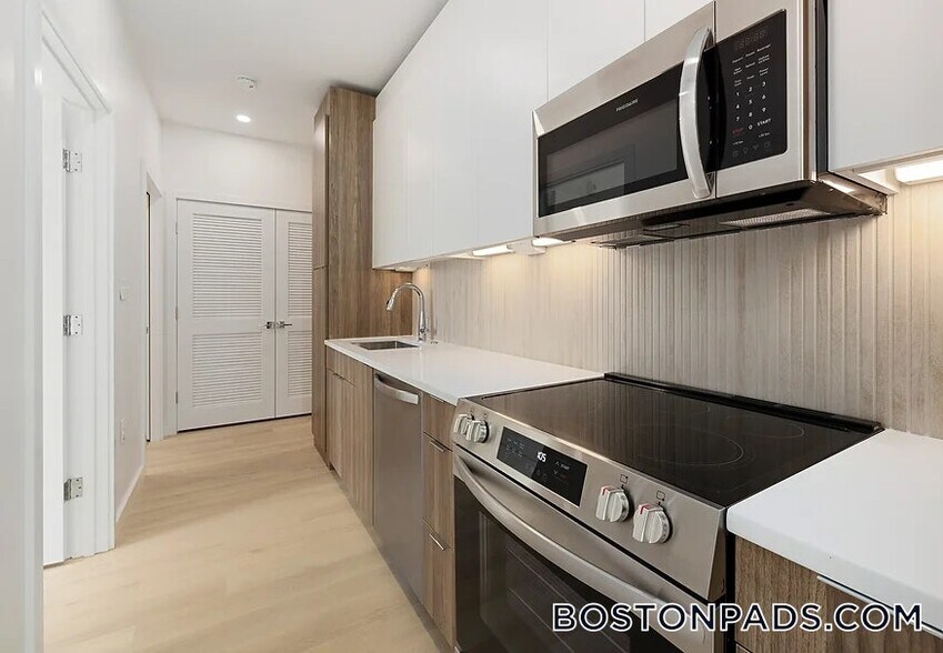 Building Photo - 87 Oxford St