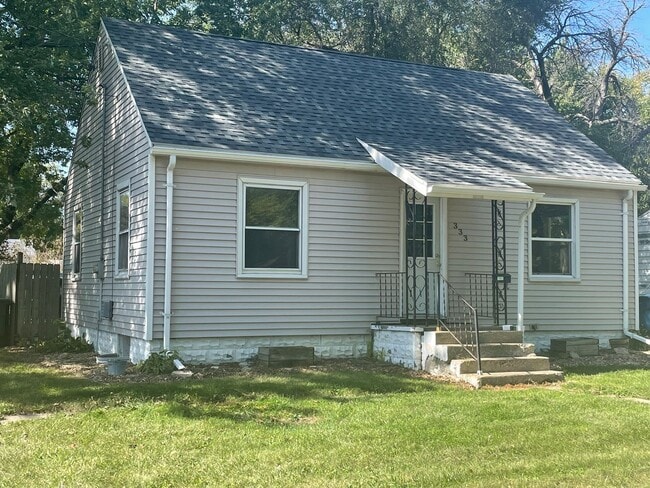Building Photo - 2 bed, 1 bath home for rent in Waterloo