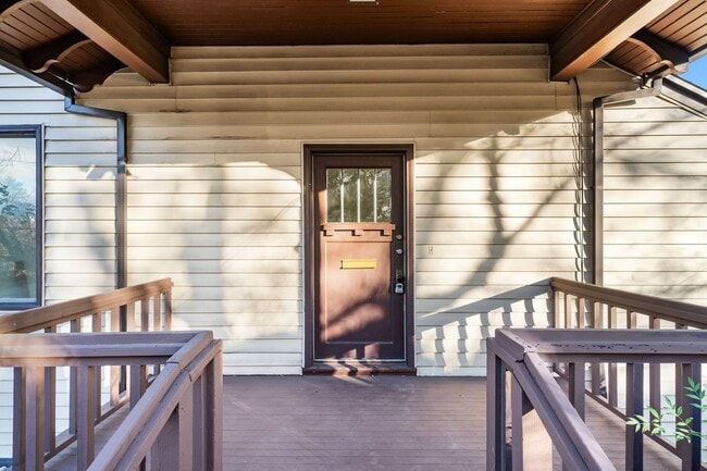 Building Photo - 7414 NE 6th Ave