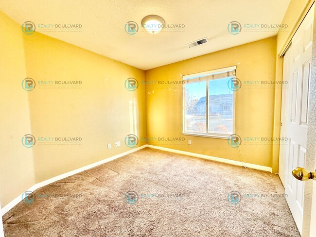 Building Photo - $500 Off Move-In Costs!! Great 3 Bedroom 2...