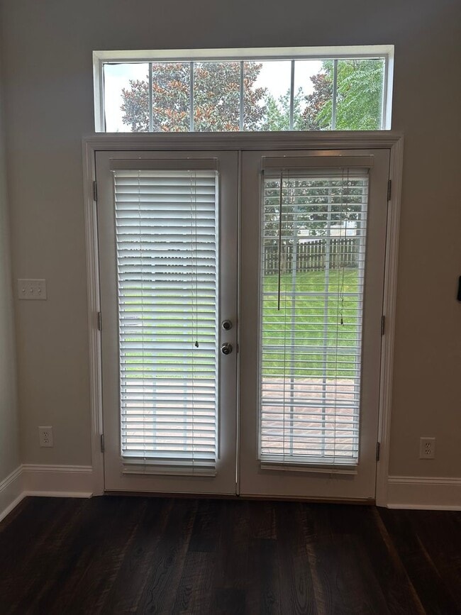 Building Photo - Gorgeous 3 Bedroom 2 Bath home in Piney Z ...