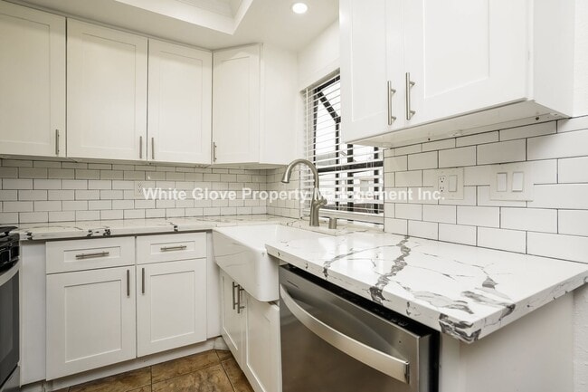 Building Photo - Lovely Updated 2 Bedroom Gated Townhome in Cypress