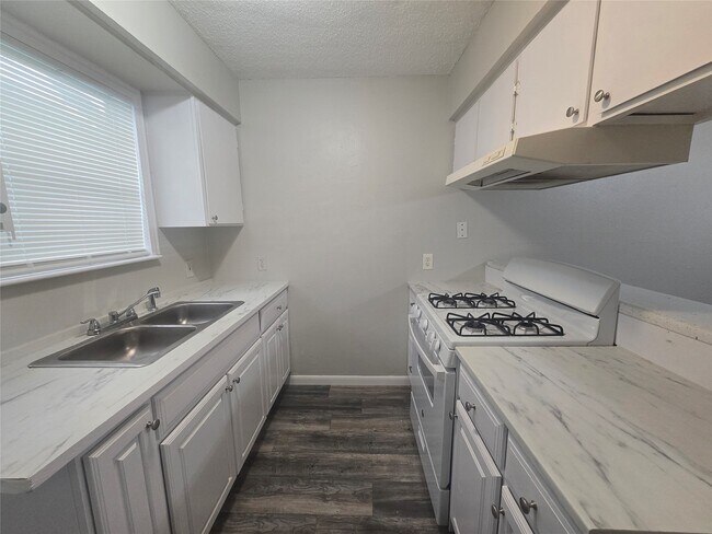 Primary Photo - 3714 Ave S