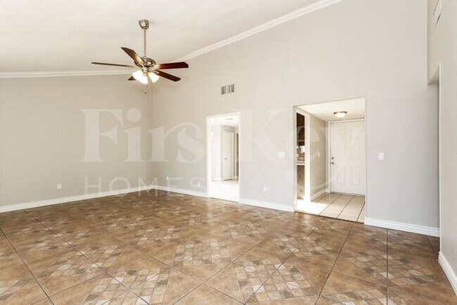 Building Photo - 5627 W Sunnyslope Ln