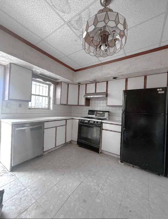 Building Photo - 1137 W Porter St