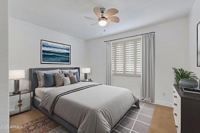 Building Photo - 5903 E Paradise Ln