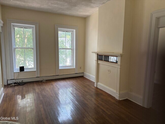 Building Photo - 305 2nd St