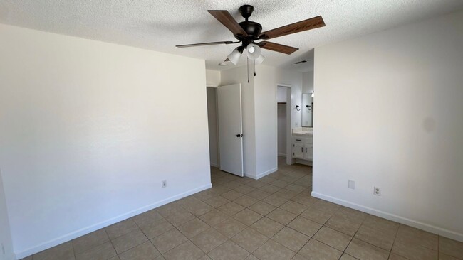 Building Photo - Like New! Newly Remodeled Home for Rent in...