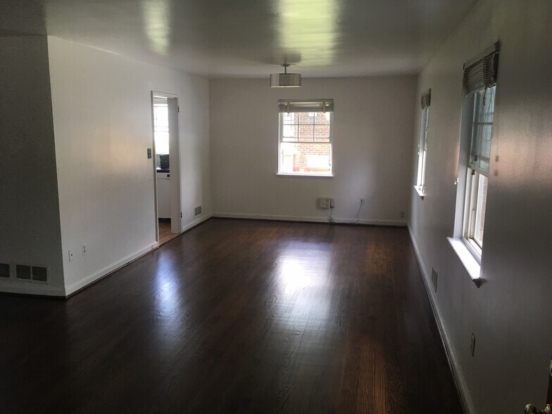 Dining toward kitchen - 136 N Brookside Dr