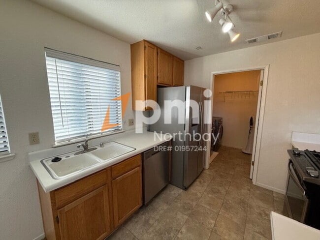 Building Photo - 201 Sea Crest Cir