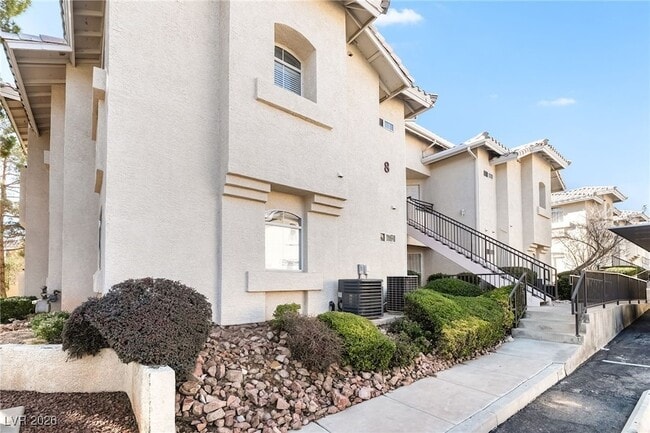 Building Photo - 3320 S Fort Apache Rd