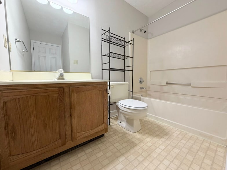 Building Photo - 2728 Kirkwood Dr