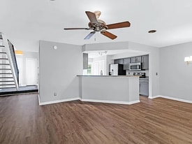 Building Photo - 1120 Monaco Dr