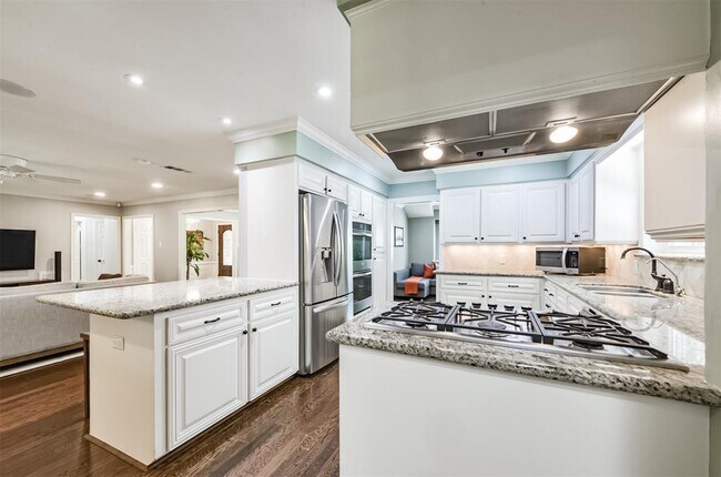 Building Photo - 5006 Shady Nook Ct