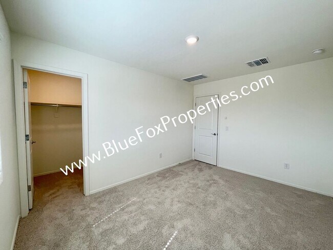 Building Photo - 12854 N Peony Dr