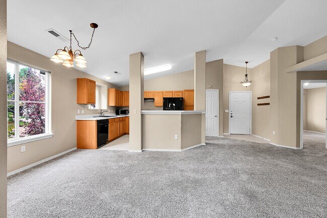 Building Photo - $1,600.00, 3-bed, 2-bath, located in Colorado Springs.