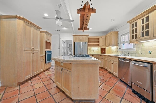 Building Photo - 2807 Hatley Dr