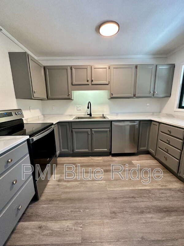 Building Photo - 2028 Arlington Pl