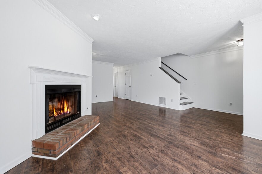 Building Photo - 1018 Kennesborough Rd NW