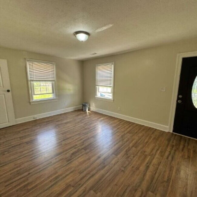 Building Photo - 809 Fletcher Ave