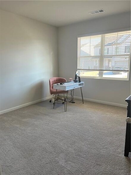 Building Photo - 167 Fernbrook Trl