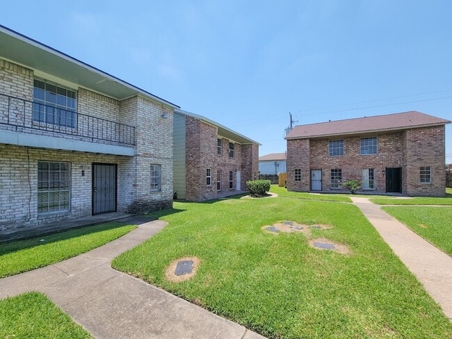 Building Photo - 12332 Ormandy St