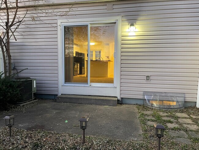 Building Photo - 2133 Chapel Dr